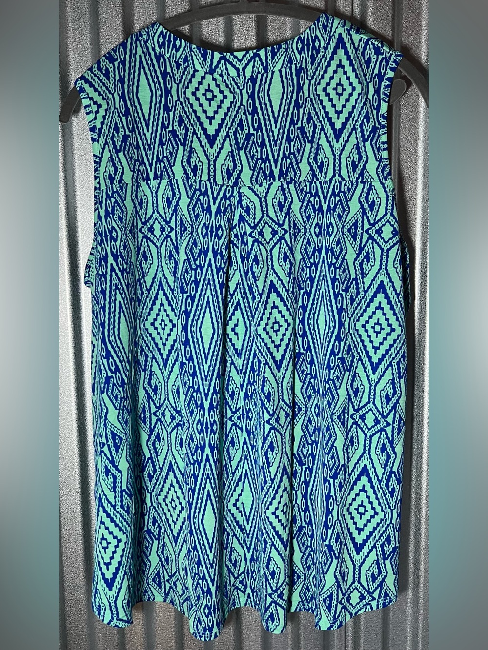 Sleeveless Geometric Print Split Neck Sleeveless Tank Top Blue & Mint 2X NWOT - Picture 3 of 4